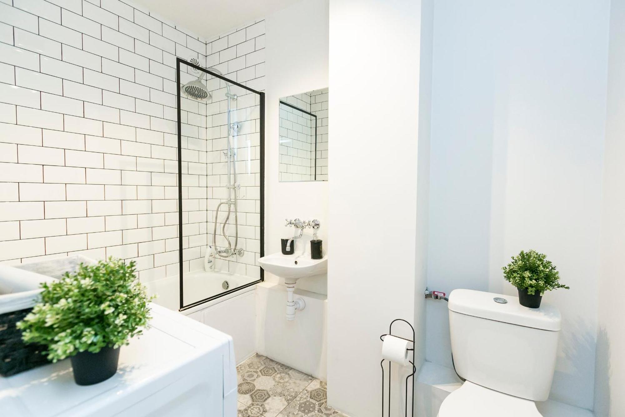 Nowogrodzka 78 - Apartament Dla 4 Osob - 200M Od Szpitala Klinicznego Na Lindleya - 1Km Do Dworca Centralnego - Wifi - Smart Tv 45 Cali Varsavia Esterno foto