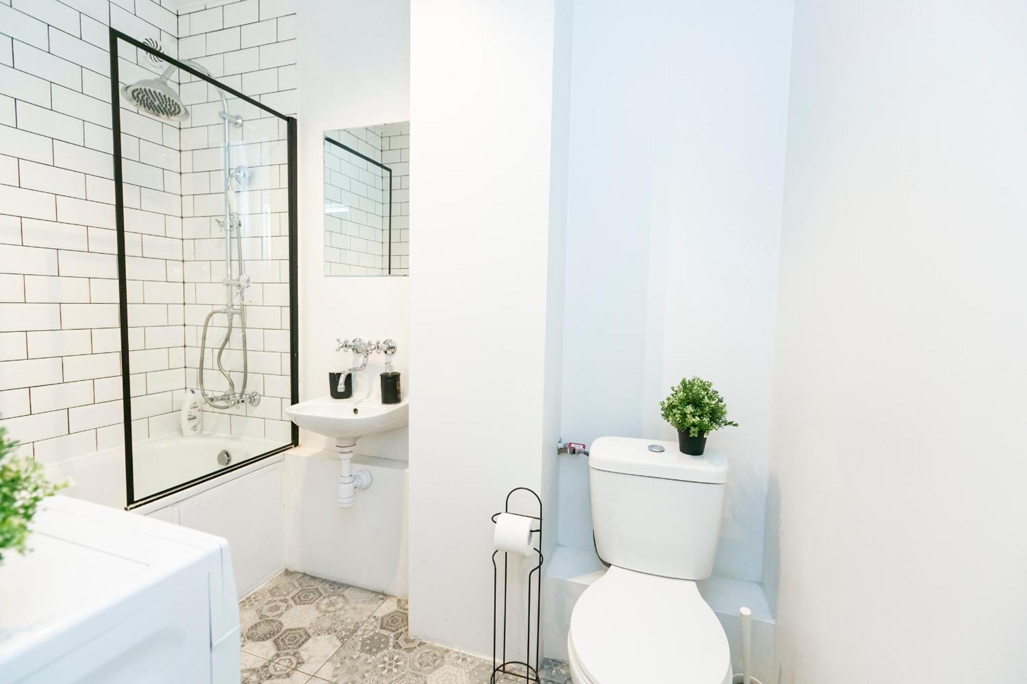 Nowogrodzka 78 - Apartament Dla 4 Osob - 200M Od Szpitala Klinicznego Na Lindleya - 1Km Do Dworca Centralnego - Wifi - Smart Tv 45 Cali Varsavia Esterno foto