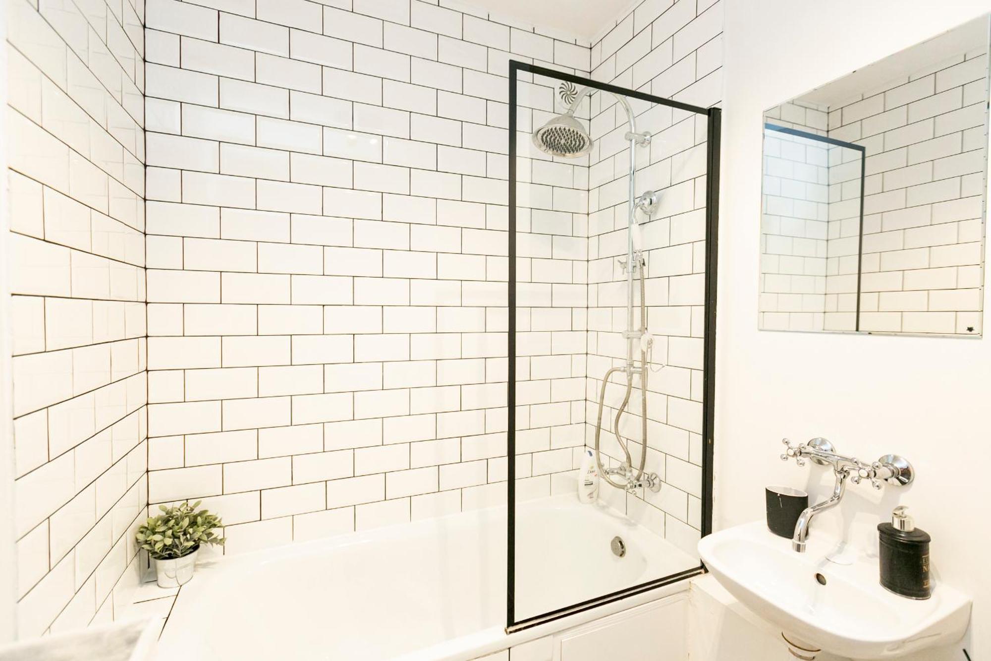Nowogrodzka 78 - Apartament Dla 4 Osob - 200M Od Szpitala Klinicznego Na Lindleya - 1Km Do Dworca Centralnego - Wifi - Smart Tv 45 Cali Varsavia Esterno foto