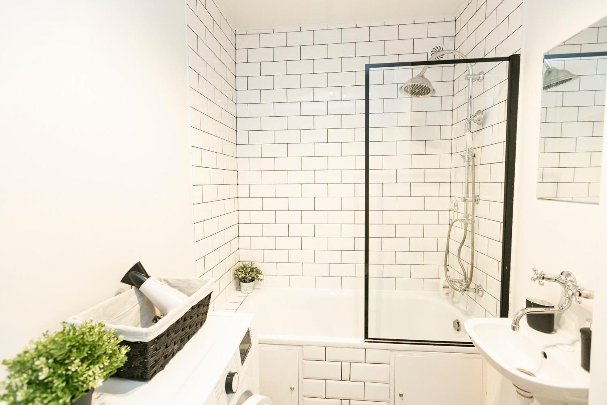 Nowogrodzka 78 - Apartament Dla 4 Osob - 200M Od Szpitala Klinicznego Na Lindleya - 1Km Do Dworca Centralnego - Wifi - Smart Tv 45 Cali Varsavia Esterno foto