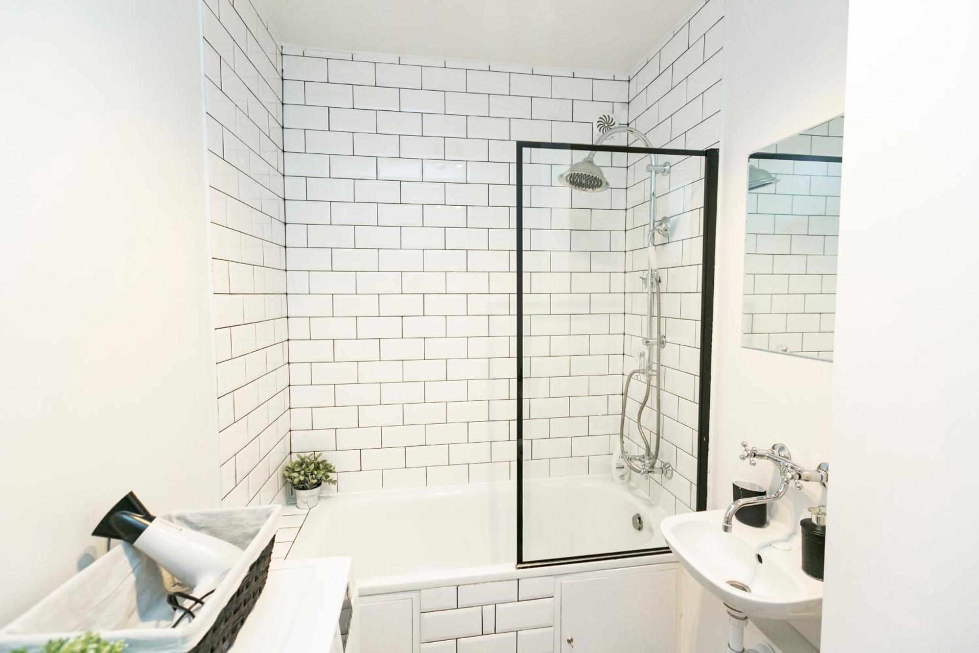Nowogrodzka 78 - Apartament Dla 4 Osob - 200M Od Szpitala Klinicznego Na Lindleya - 1Km Do Dworca Centralnego - Wifi - Smart Tv 45 Cali Varsavia Esterno foto